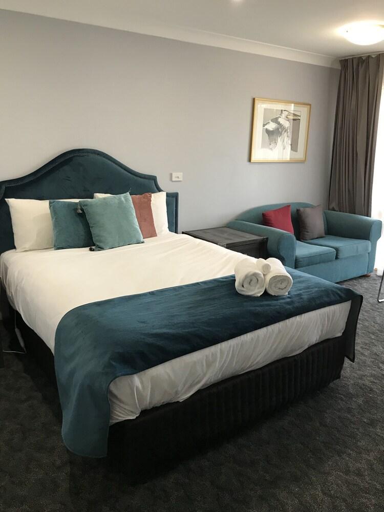 Town & Country Motor Inn Форбс Екстериор снимка