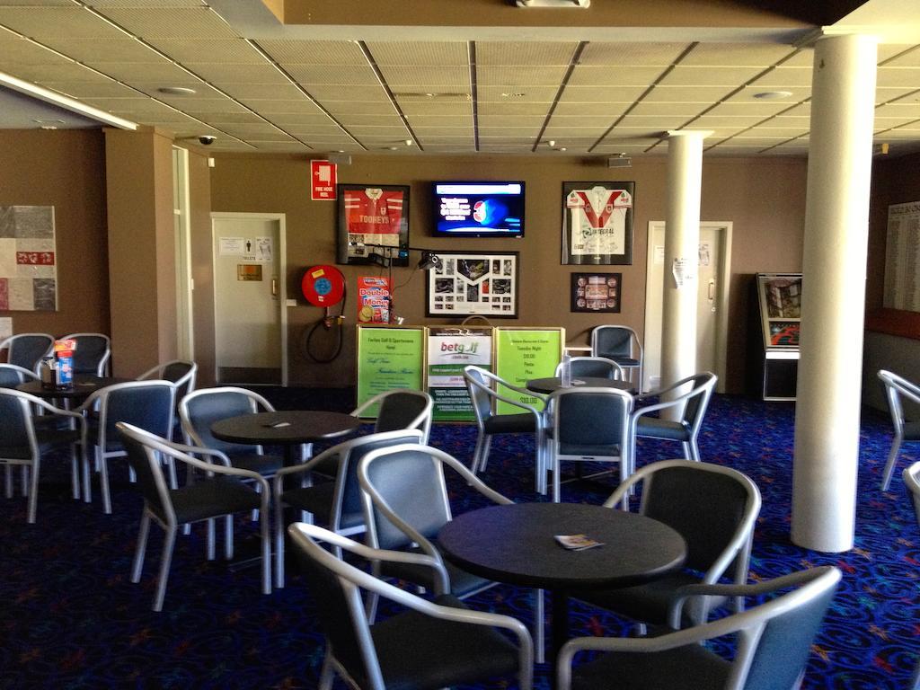 Town & Country Motor Inn Форбс Екстериор снимка