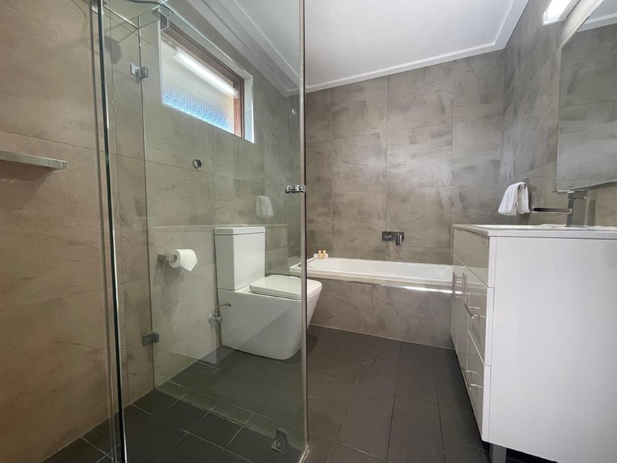 Town & Country Motor Inn Форбс Екстериор снимка