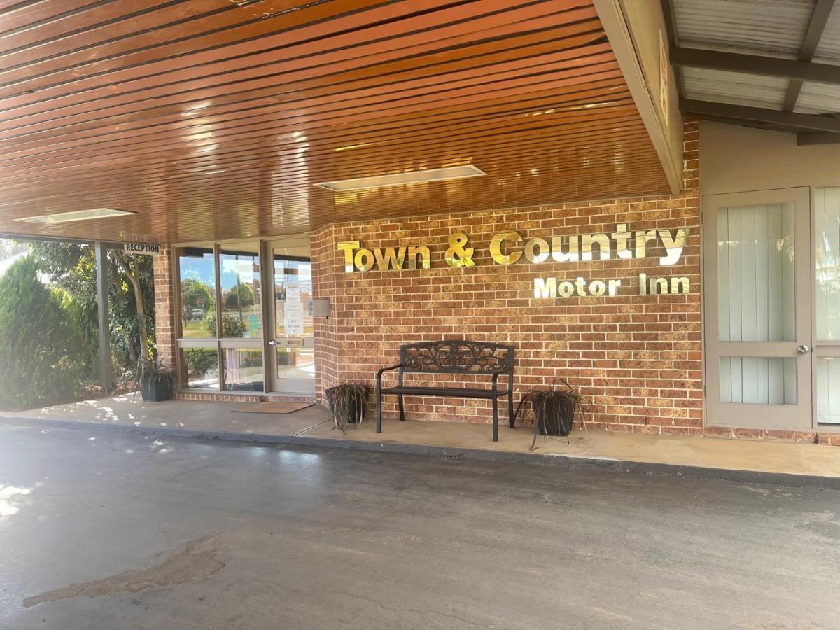 Town & Country Motor Inn Форбс Екстериор снимка