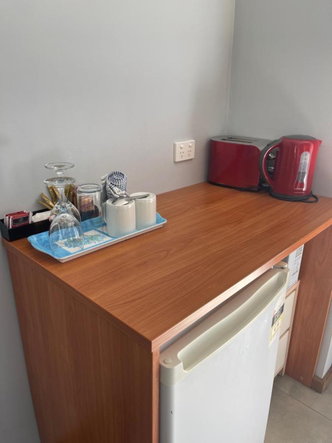 Town & Country Motor Inn Форбс Екстериор снимка