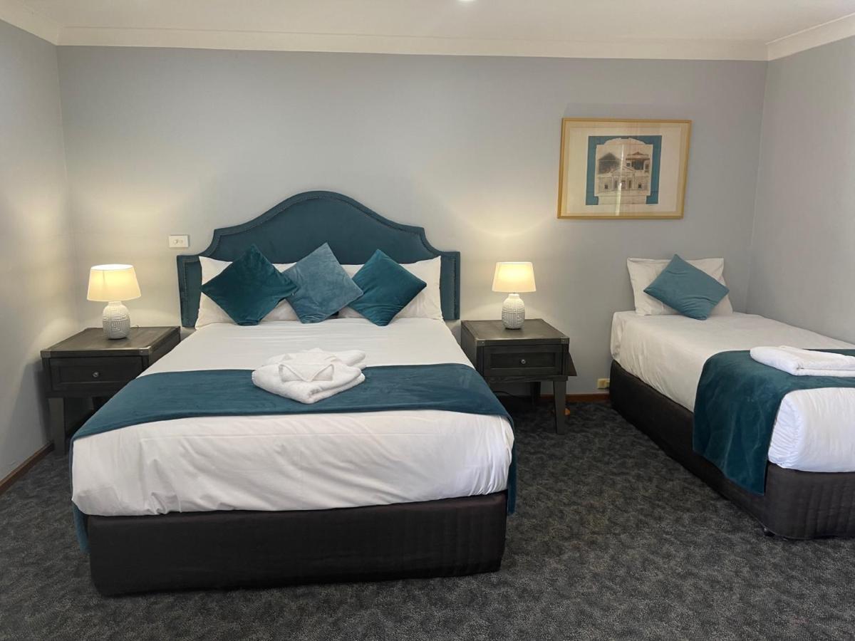 Town & Country Motor Inn Форбс Екстериор снимка