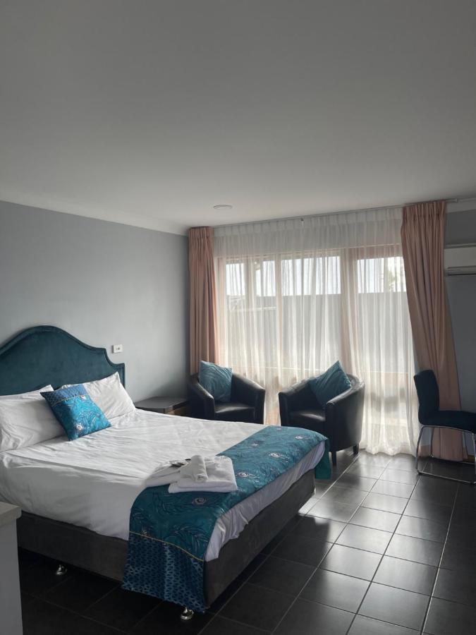 Town & Country Motor Inn Форбс Екстериор снимка