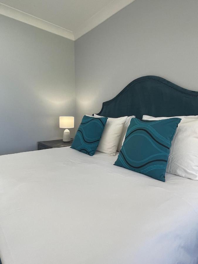 Town & Country Motor Inn Форбс Екстериор снимка